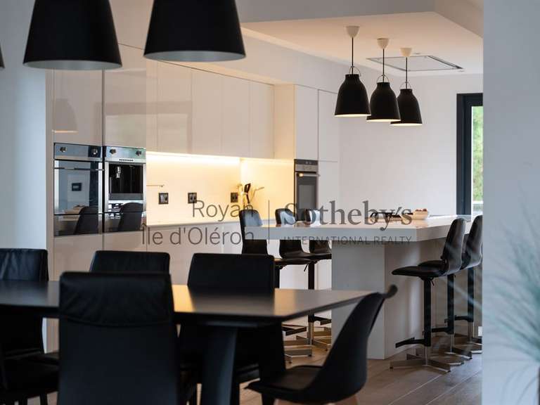 Maison Saint-Georges-de-Didonne - 4 chambres - 220m²