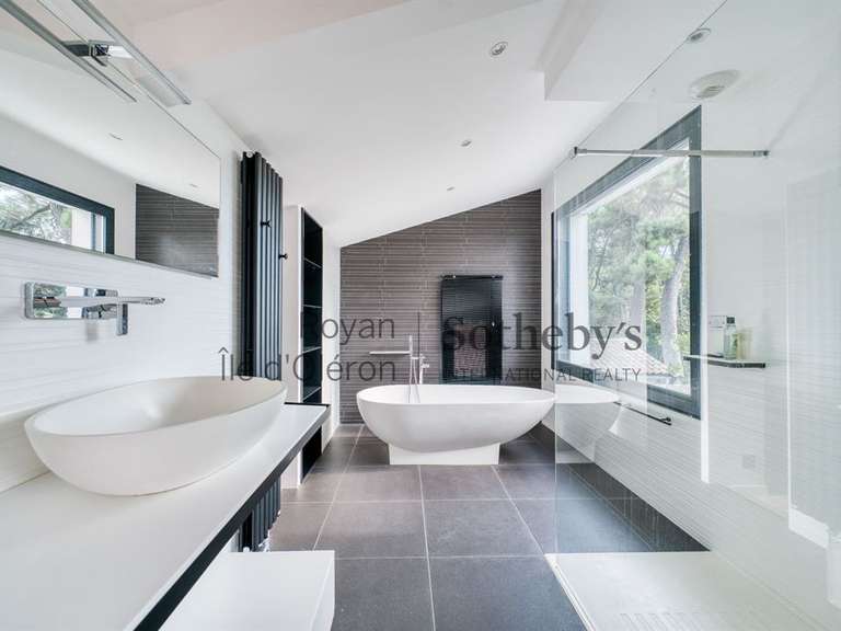 Maison Saint-Georges-de-Didonne - 4 chambres - 220m²