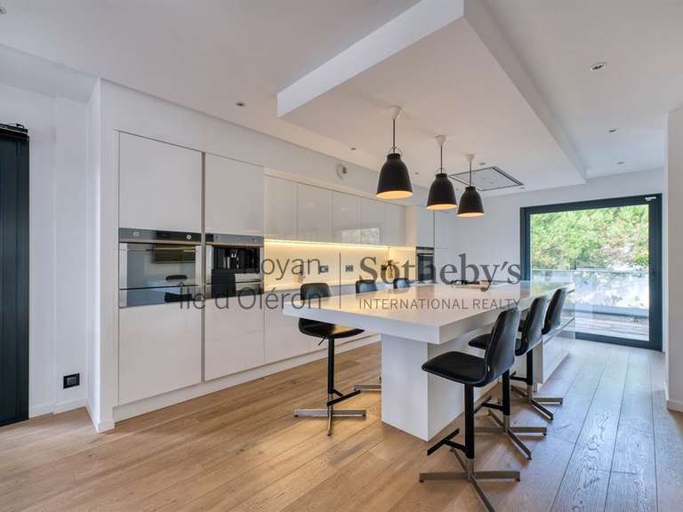 Maison Saint-Georges-de-Didonne - 4 chambres - 220m²