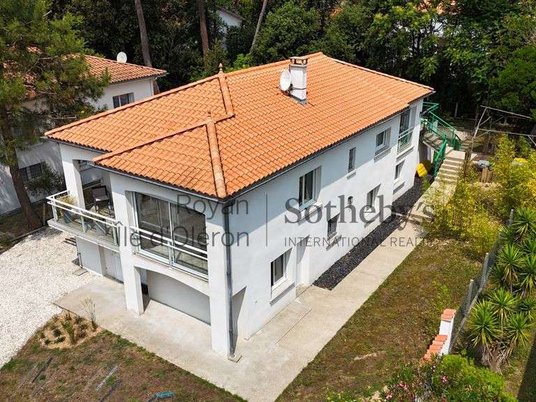 Maison Saint-Georges-de-Didonne - 6 chambres - 220m²