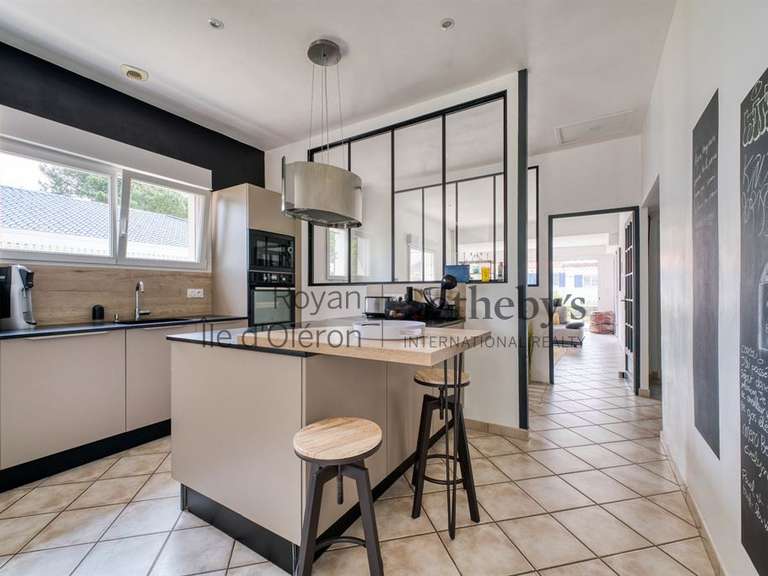 Maison Saint-Georges-de-Didonne - 6 chambres - 220m²