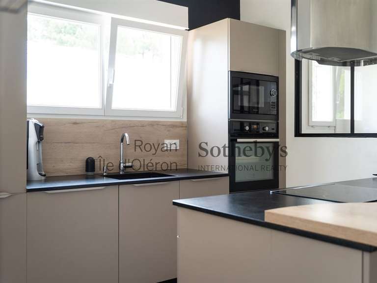 Maison Saint-Georges-de-Didonne - 6 chambres - 220m²