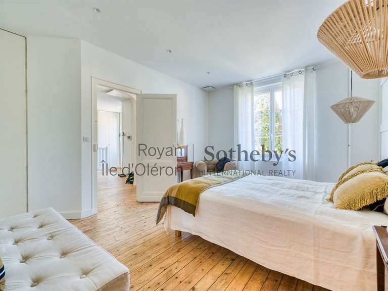 Maison Saint-Georges-de-Didonne - 5 chambres - 261m²