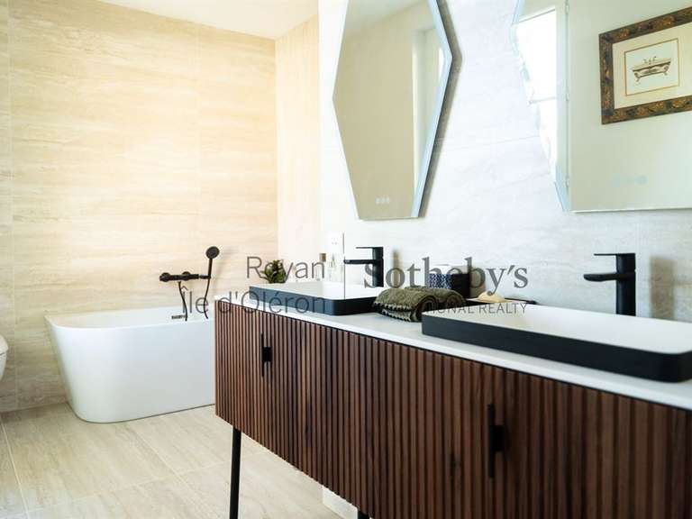 Maison Saint-Georges-de-Didonne - 5 chambres - 261m²