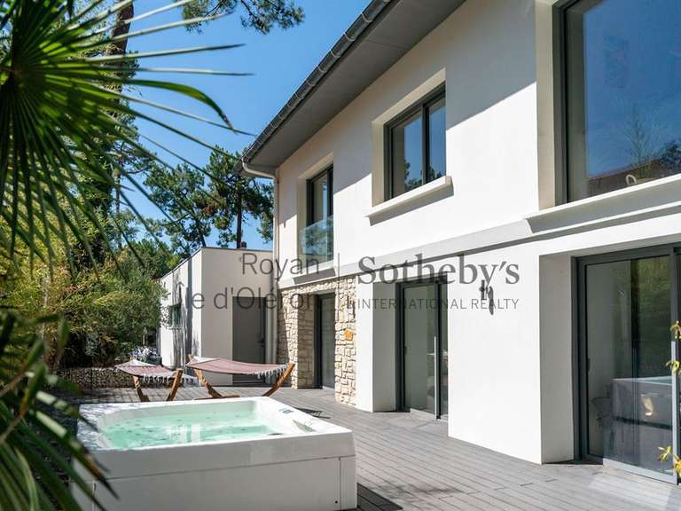 Maison Saint-Georges-de-Didonne - 5 chambres - 233m²