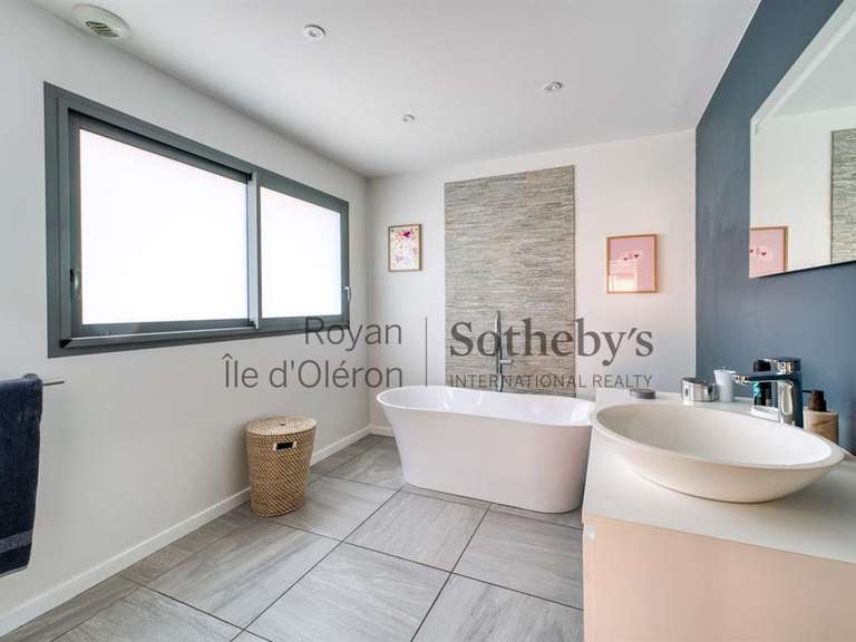 Maison Saint-Georges-de-Didonne - 5 chambres - 233m²