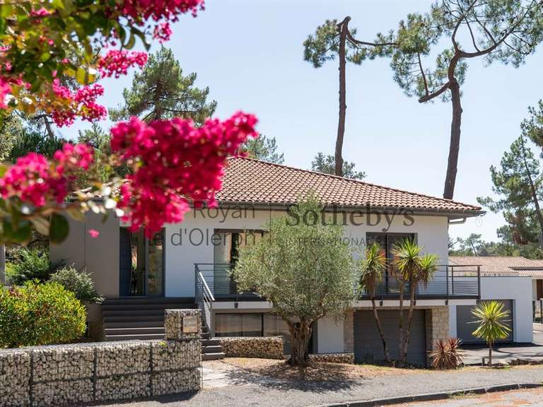 Maison Saint-Georges-de-Didonne - 5 chambres - 233m²
