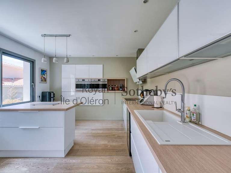 Maison Saint-Georges-de-Didonne - 5 chambres - 233m²