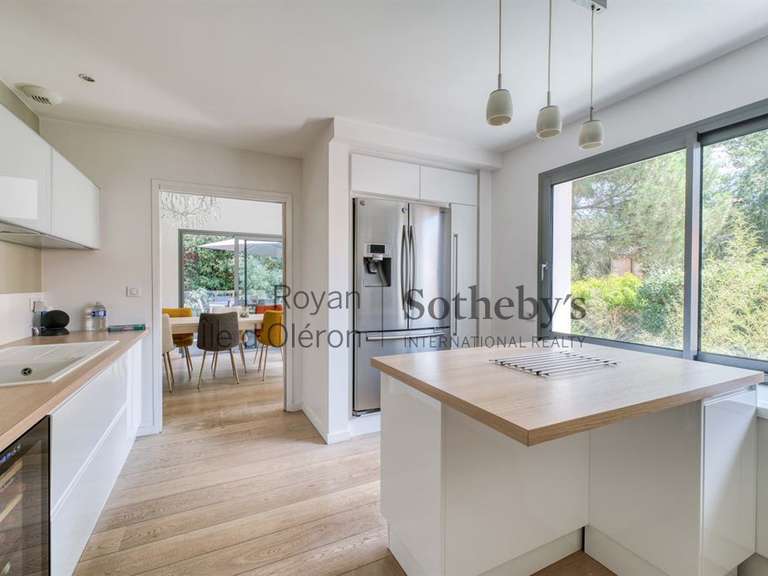 Maison Saint-Georges-de-Didonne - 5 chambres - 233m²