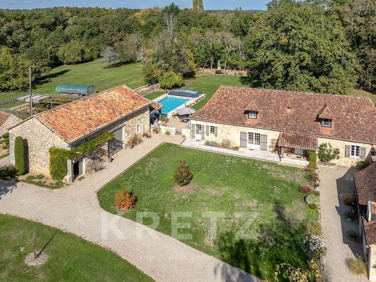 Maison Saint-Georges-de-Montclard - 5 chambres - 350m²