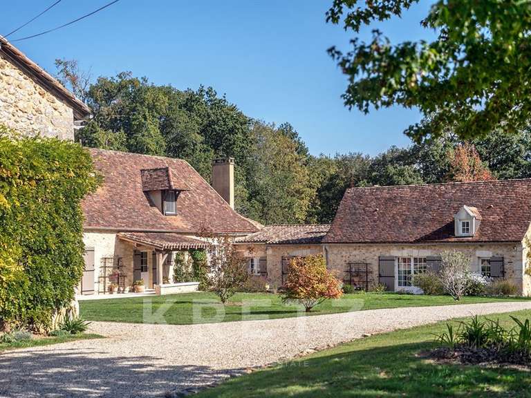 Maison Saint-Georges-de-Montclard - 5 chambres - 350m²
