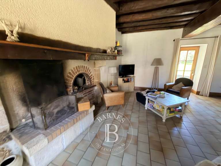 Château Saint-Georges-de-Poisieux - 8 chambres - 350m²