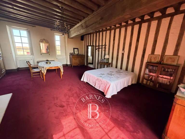 Château Saint-Georges-de-Poisieux - 8 chambres - 350m²