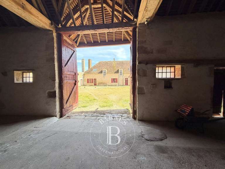 Château Saint-Georges-de-Poisieux - 8 chambres - 350m²