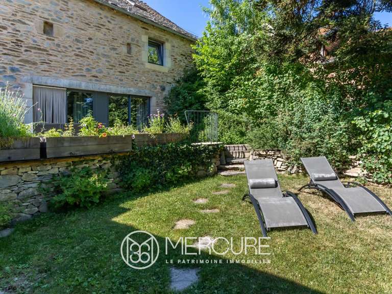 Propriété Saint-Germain-du-Teil - 17 chambres - 980m²