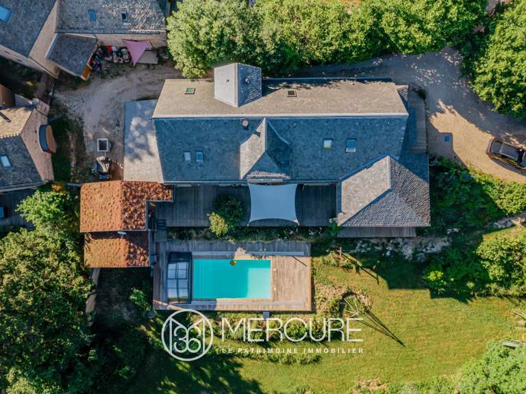 Propriété Saint-Germain-du-Teil - 17 chambres - 980m²