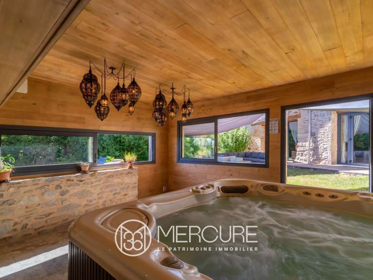 Propriété Saint-Germain-du-Teil - 17 chambres - 980m²