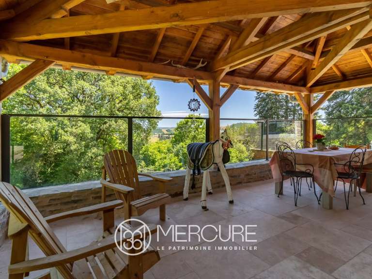 Propriété Saint-Germain-du-Teil - 17 chambres - 980m²