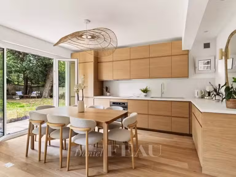 Apartment Saint-Germain-en-Laye - 3 bedrooms - 97m²