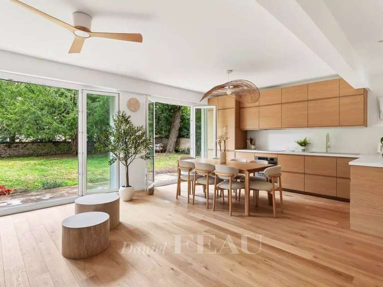 Apartment Saint-Germain-en-Laye - 3 bedrooms - 97m²