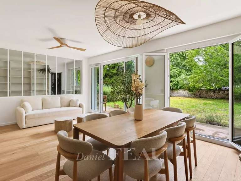 Apartment Saint-Germain-en-Laye - 3 bedrooms - 97m²