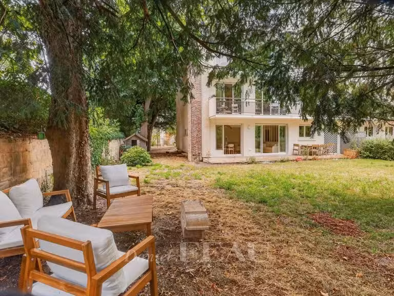 Apartment Saint-Germain-en-Laye - 3 bedrooms - 97m²