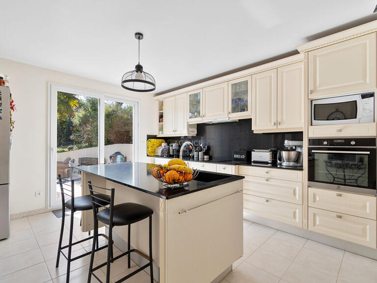 House Saint-Germain-en-Laye - 3 bedrooms - 155m²