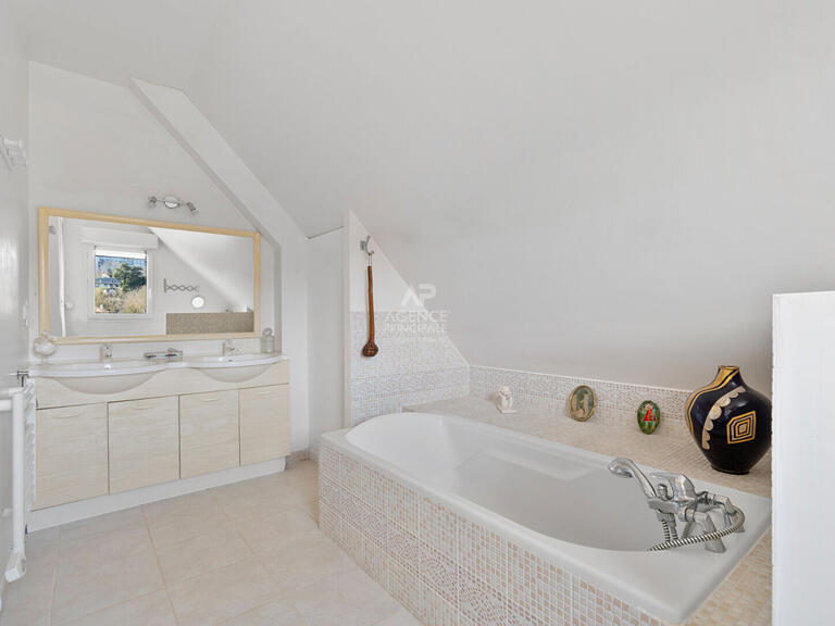 House Saint-Germain-en-Laye - 3 bedrooms - 155m²