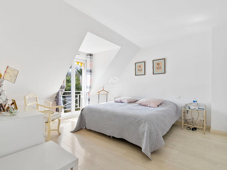 House Saint-Germain-en-Laye - 3 bedrooms - 155m²
