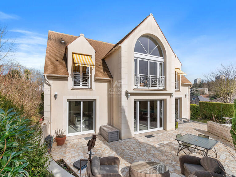 House Saint-Germain-en-Laye - 3 bedrooms - 155m²