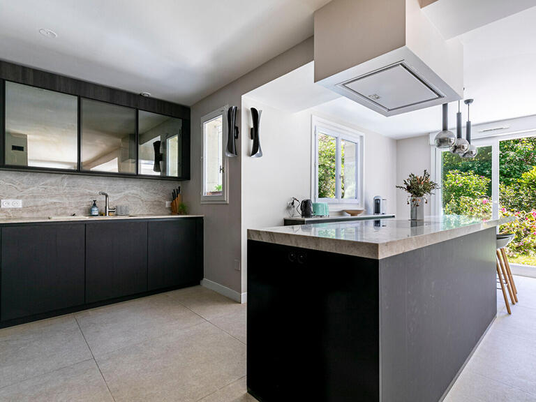 House Saint-Germain-en-Laye - 5 bedrooms - 190m²