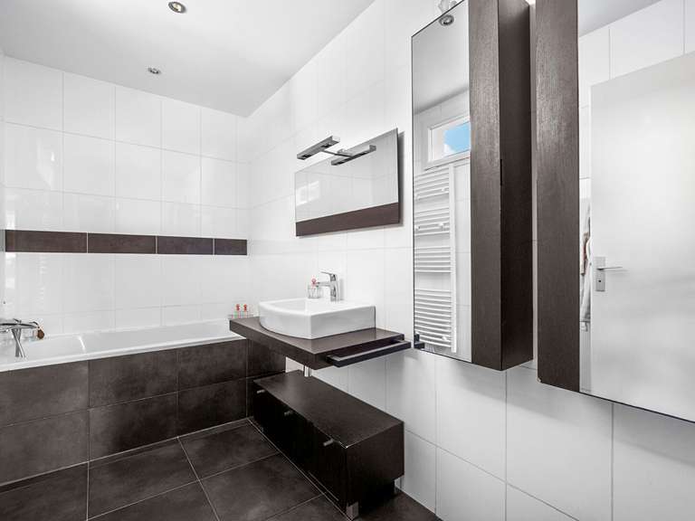 House Saint-Germain-en-Laye - 5 bedrooms - 140m²