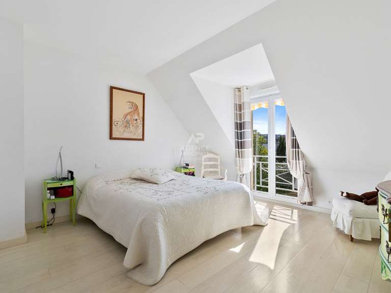Maison Saint-Germain-en-Laye - 3 chambres - 155m²