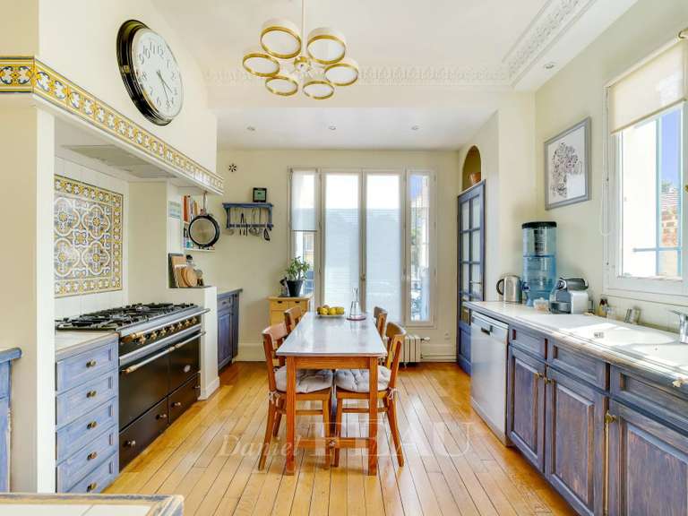 House Saint-Germain-en-Laye - 6 bedrooms - 240m²