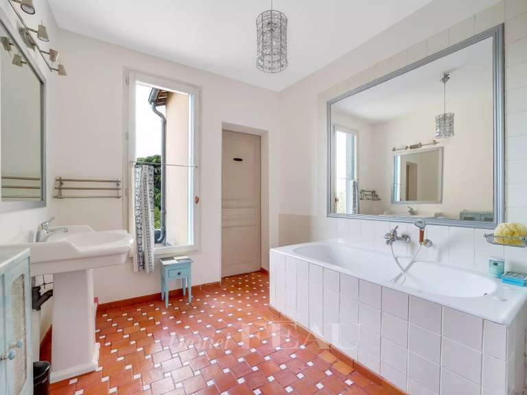 House Saint-Germain-en-Laye - 6 bedrooms - 240m²