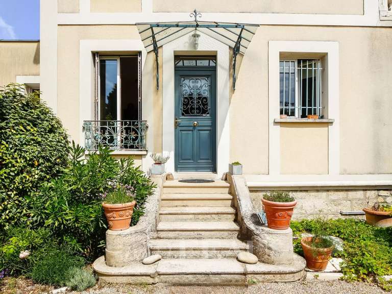 House Saint-Germain-en-Laye - 6 bedrooms - 240m²