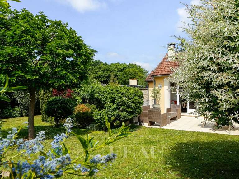 House Saint-Germain-en-Laye - 6 bedrooms - 240m²