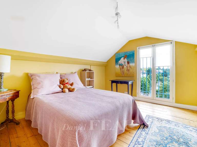 House Saint-Germain-en-Laye - 6 bedrooms - 240m²