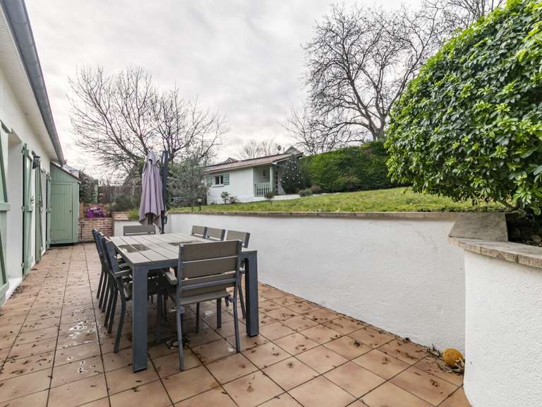 House Saint-Germain-en-Laye - 4 bedrooms - 131m²