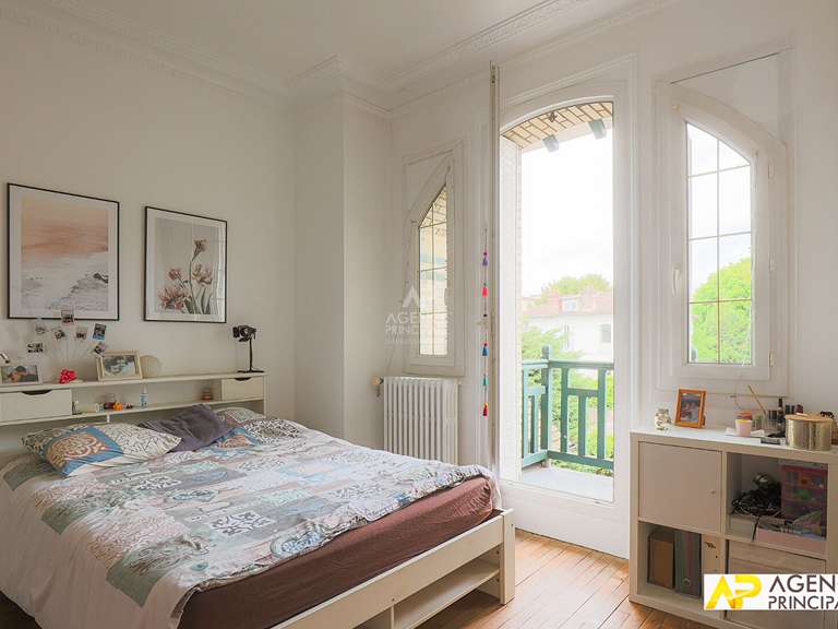 Maison Saint-Germain-en-Laye - 5 chambres - 180m²