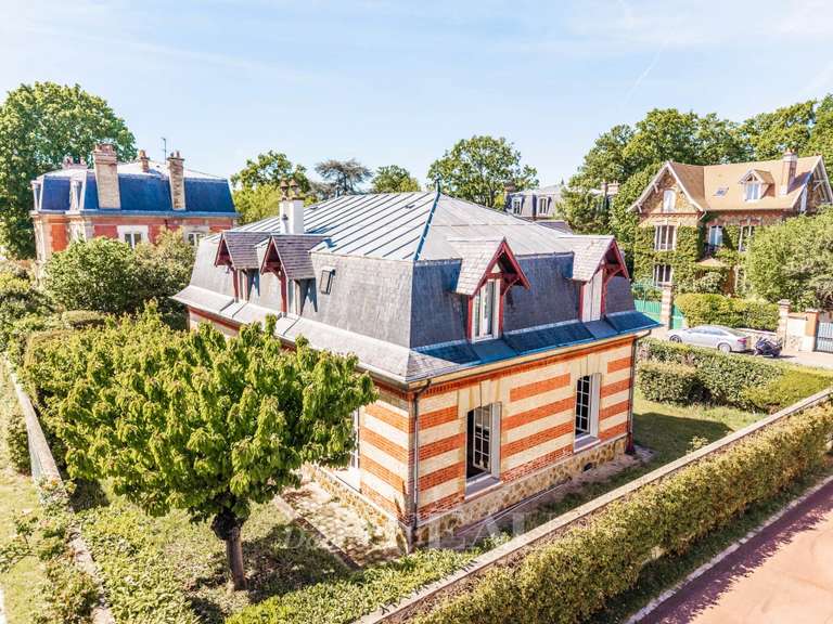 Maison Saint-Germain-en-Laye - 5 chambres - 300m²