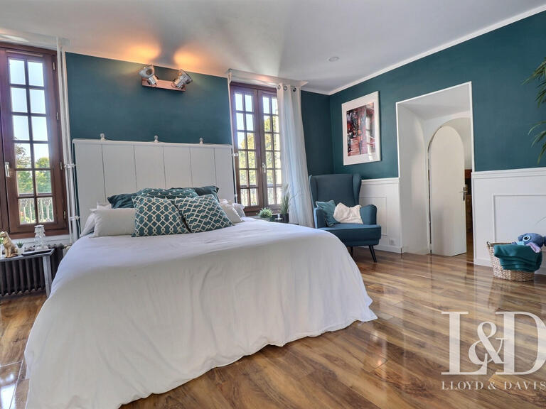 House Saint-Germain-lès-Corbeil - 4 bedrooms - 245m²