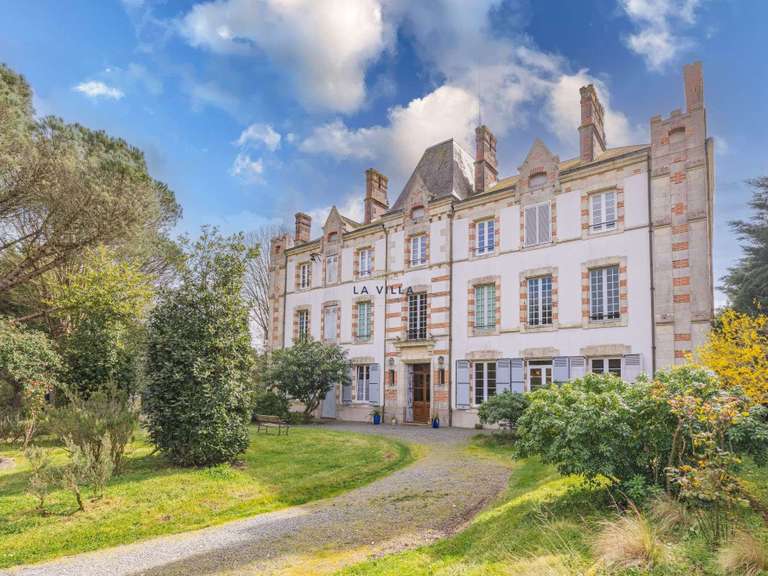 Castle Saint-Gilles-Croix-de-Vie - 9 bedrooms