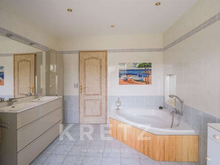 Maison Saint-Gilles-Croix-de-Vie - 6 chambres - 255m²