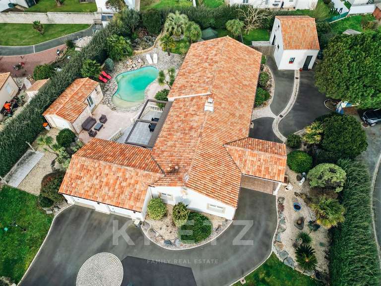 Maison Saint-Gilles-Croix-de-Vie - 6 chambres - 255m²