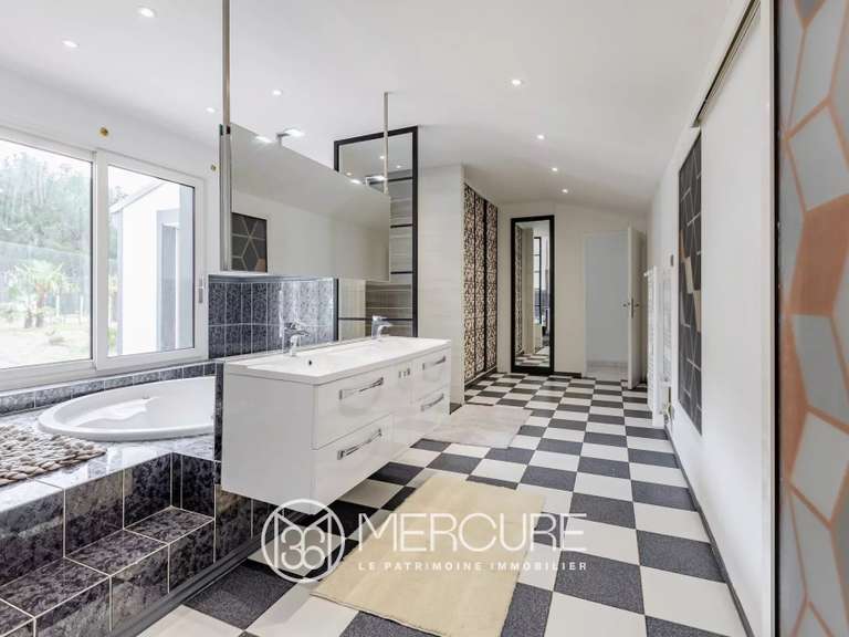 Propriété Saint-Gilles-Croix-de-Vie - 5 chambres - 399m²