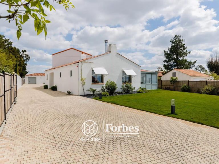Villa Saint-Gilles-Croix-de-Vie - 6 bedrooms - 273m²