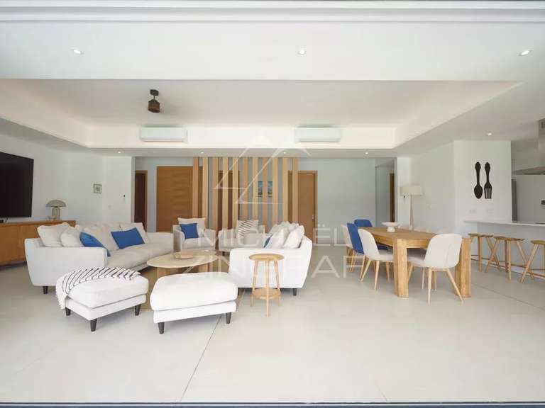 Apartment saint-gilles-les-bains - 3 bedrooms - 226m²