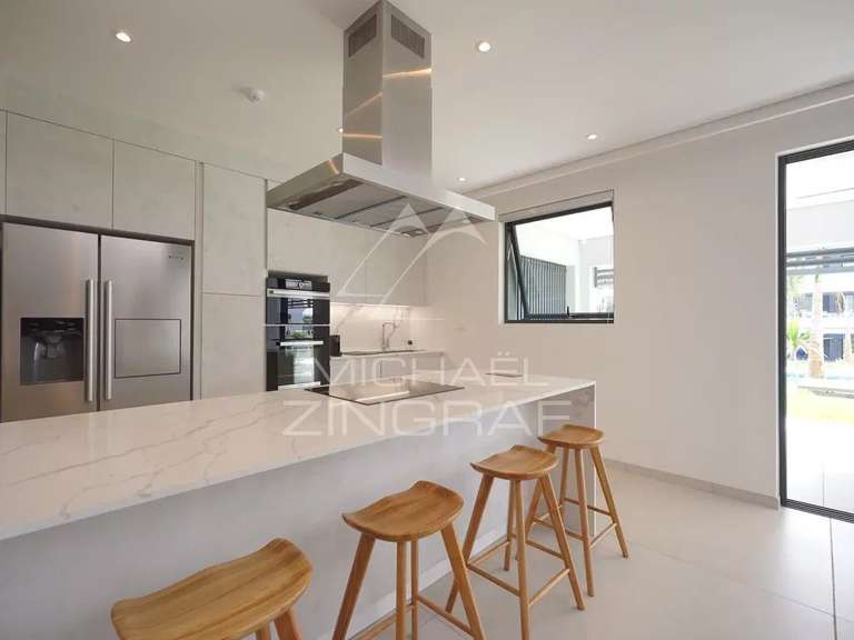 Apartment saint-gilles-les-bains - 3 bedrooms - 226m²