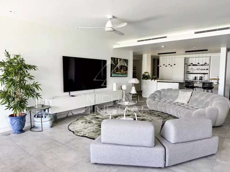 Apartment saint-gilles-les-bains - 3 bedrooms - 205m²